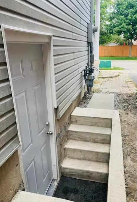 Finished 2 Bedroom Apartment In An Upscale Area Of Ajax Exterior photo