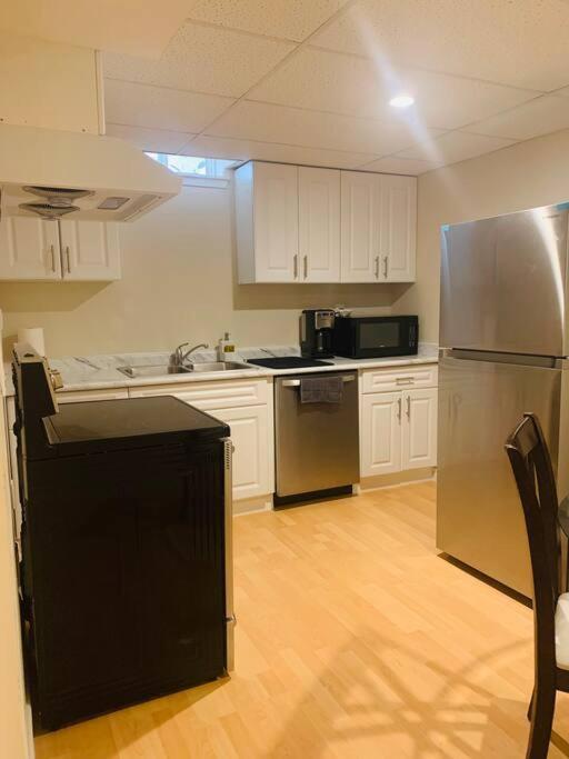 Finished 2 Bedroom Apartment In An Upscale Area Of Ajax Exterior photo