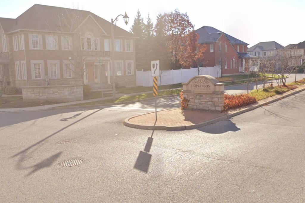 Finished 2 Bedroom Apartment In An Upscale Area Of Ajax Exterior photo